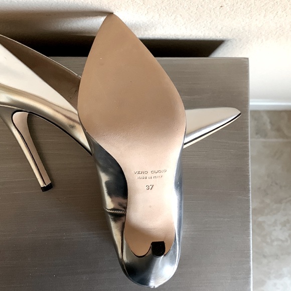 Barneys New York Silver Pumps Size 7. Brand new. - Picture 4 of 11